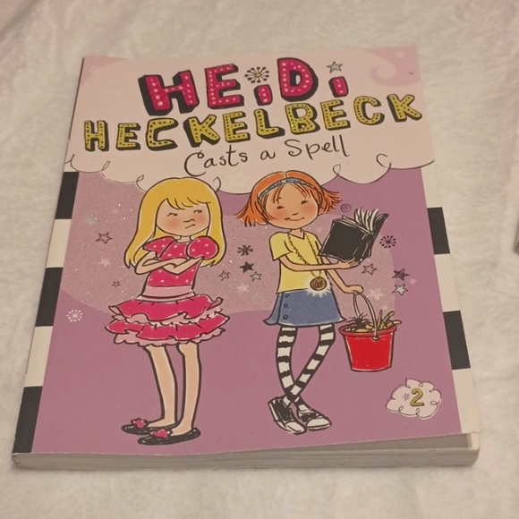 Heidi Heckelbeck Set of 2 soft cover books - Picture 2 of 13